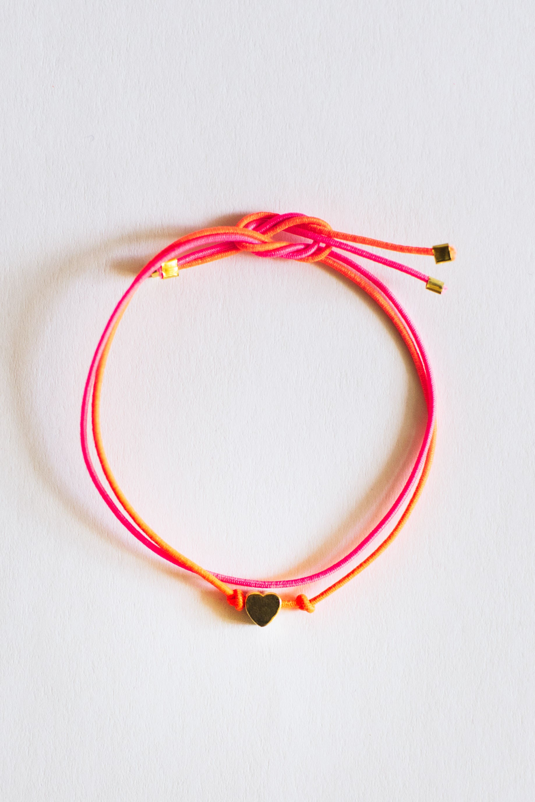 KARTE MIT ARMBAND: MEMBER OF COOL MUMS CLUB